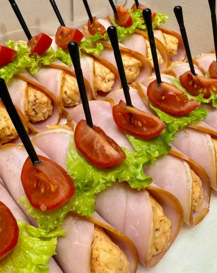 Рулетики с ветчиной и сыром (10шт)