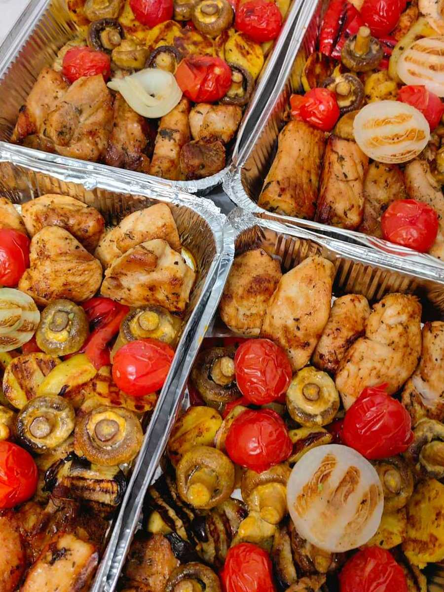 Шашлык ассорти и овощи гриль